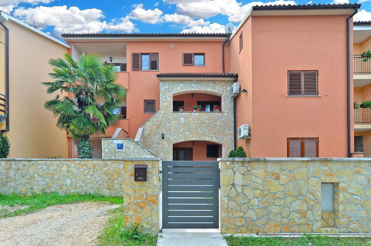 Apartment Puzar 295 Stinjan Exterior photo