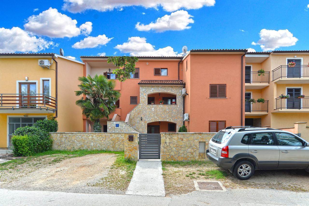 Apartment Puzar 295 Stinjan Exterior photo